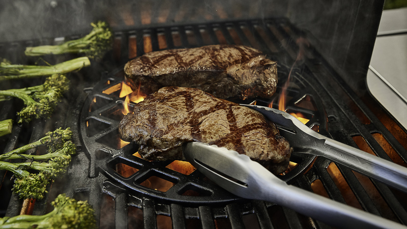 weber grill GENESIS E-330 Gas Grill Stealth Edition Sear Zone - 1