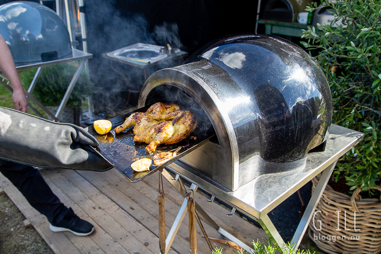 grillmassan 2019 IMG 7504  Helgrillad kyckling med citron i vedeldad ugn.