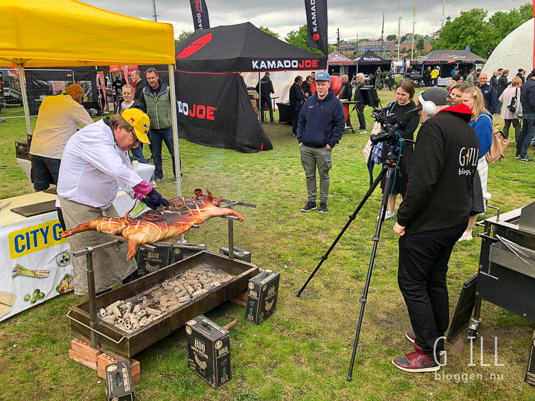 grillmassan 2019 IMG 9048 Philip filmar helgrillad gris.