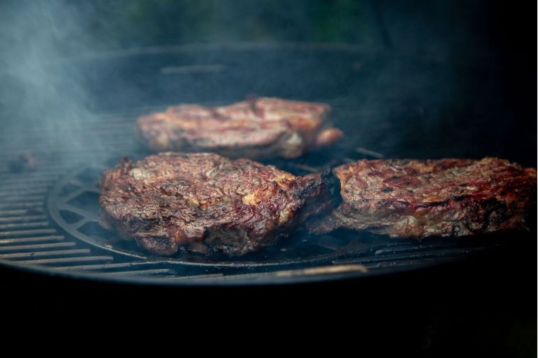 grillad entrecotte, entrecote, john stone, bergfalk co, johan i hallen, kött, grillat kött, weber 57