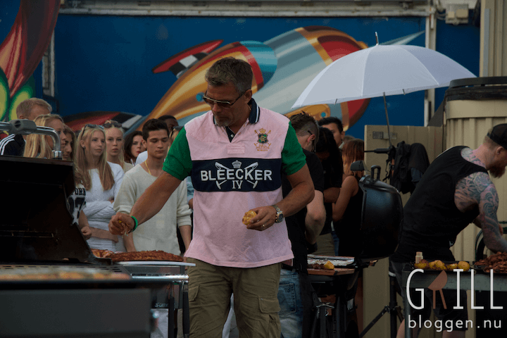 grillad lax. Citronsaft, grillad citron.